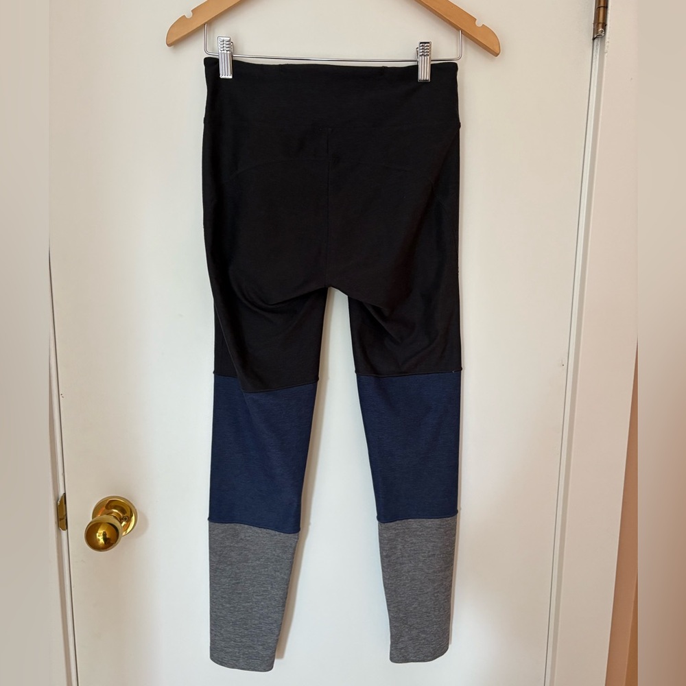 Outdoor Voices Heather Gray and Navy Apparel - Picture 4 of 6